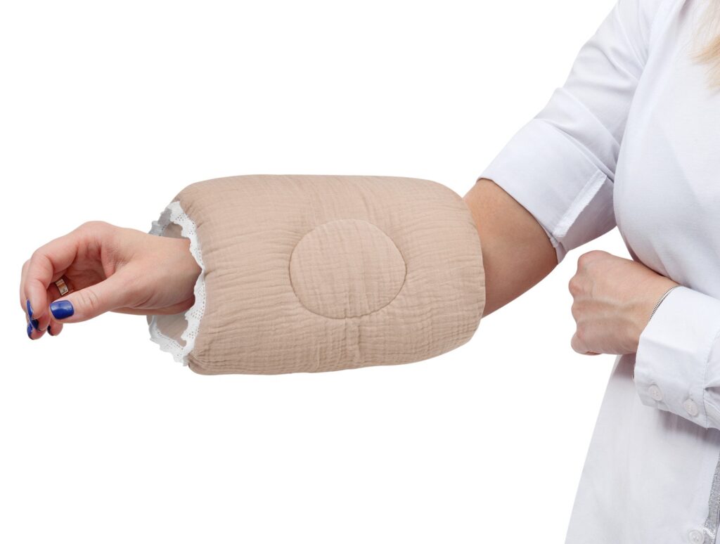 4-piece set Cuddly Muslin Beige with a 4-in-1 wrap: flat pillow and nursing sleeve
