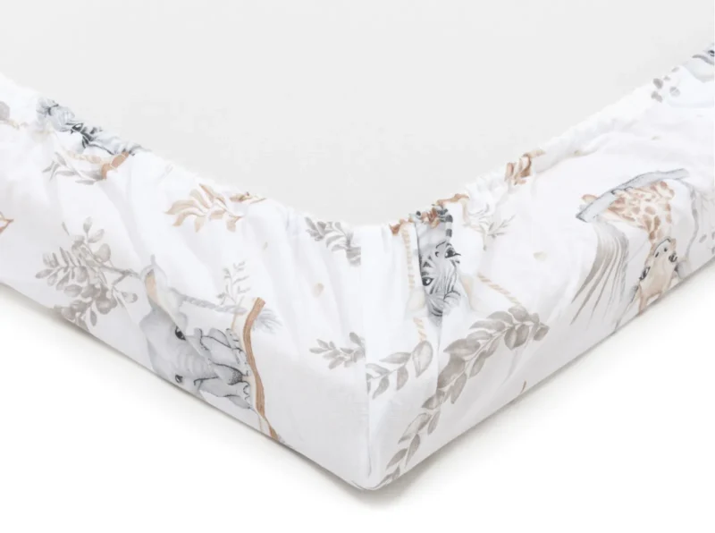 Cotton fitted sheet for a crib mattress sized 120x60 cm jungle baby