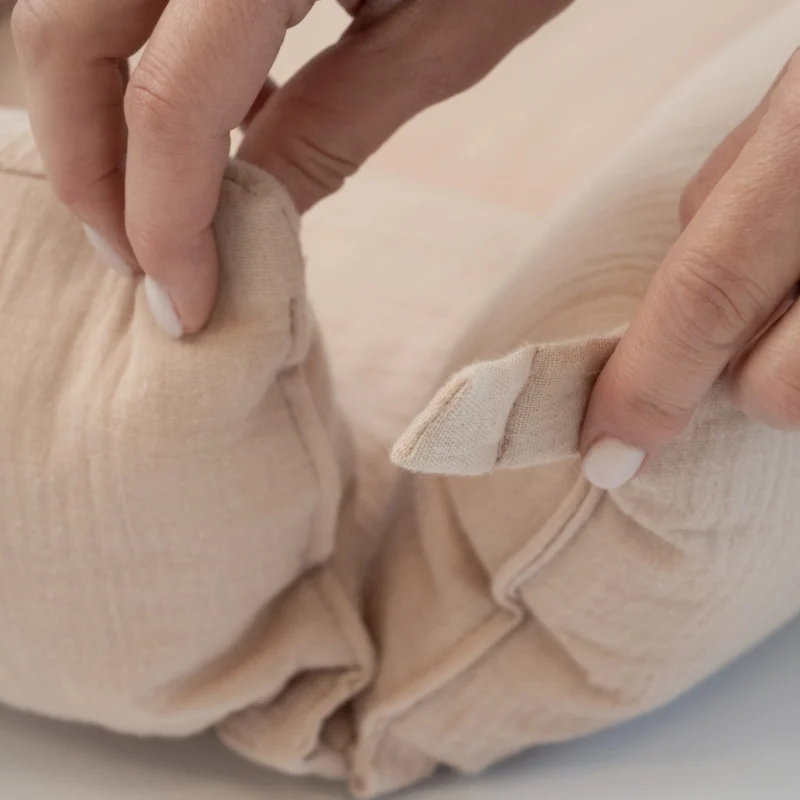 Hush Magnetic Baby Nest Cuddly Muslin Pink